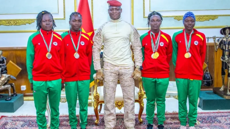 Cyclisme féminin : le Chef de l&rsquo;État satisfait de la prestation des Etalons au Burundi