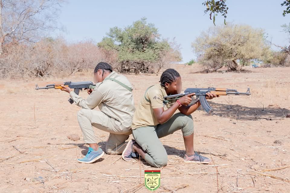 Défense de la patrie: Des sœurs jumelles s&rsquo;engagent