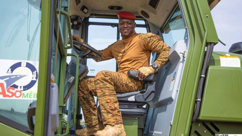 Burkina :Remise d&rsquo;équipements à l&rsquo;initiative présidentielle Faso Mebo