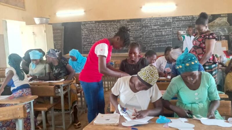 Confection de serviettes hygiéniques : 25 filles formées à Tougan