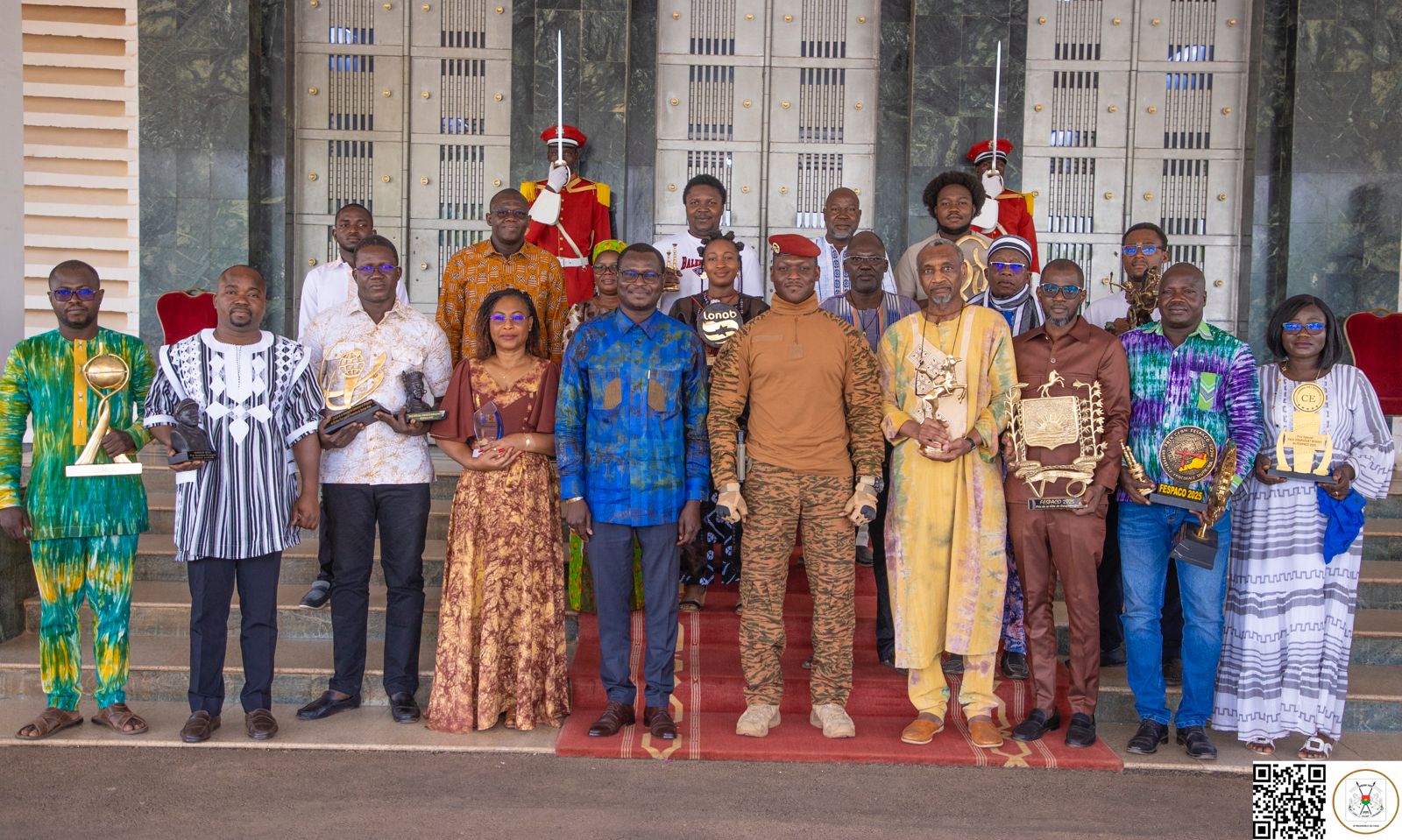 FESPACO 2025: Les lauréats Burkinabè présentent leurs trophées au Président du Faso