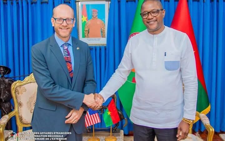 Coopération entre le Burkina Faso et les Etats-Unis : le Président TRUMP dépêche un émissaire à Ouagadougou.