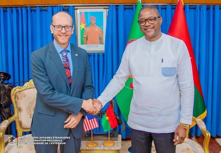 Coopération entre le Burkina Faso et les Etats-Unis : le Président TRUMP dépêche un émissaire à Ouagadougou.