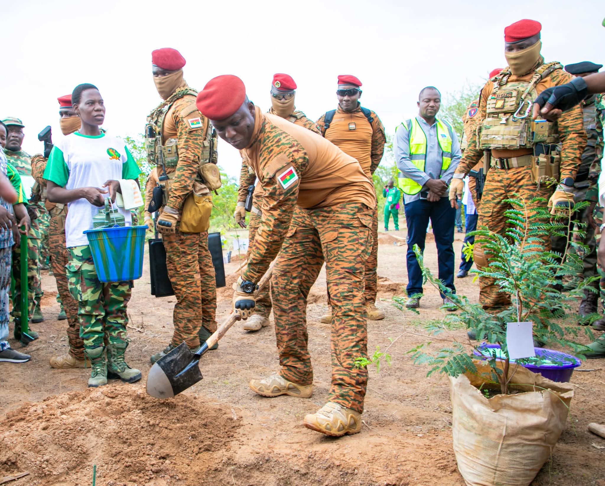 Reboisement:Le Capitaine Ibrahim TRAORÉ lance les bosquets à plantes médicinales à Guiba