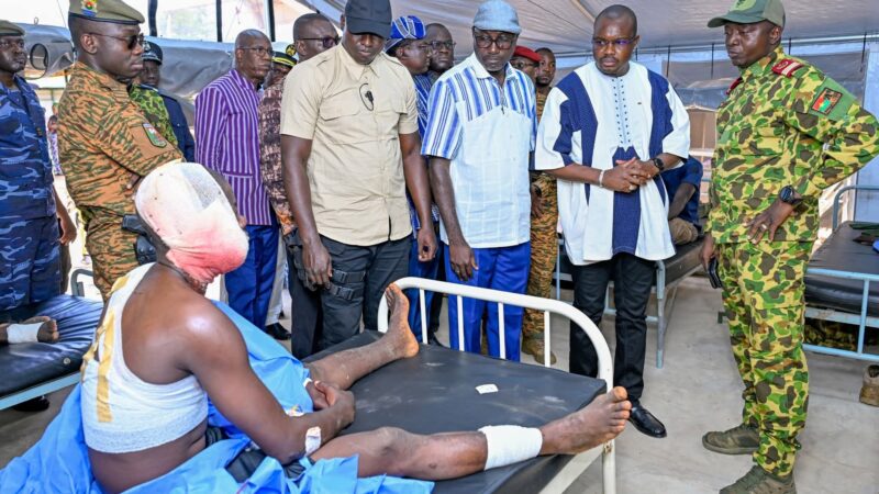 CHR de Fada N&rsquo;Gourma: le premier ministre au chevet des soldats blessés