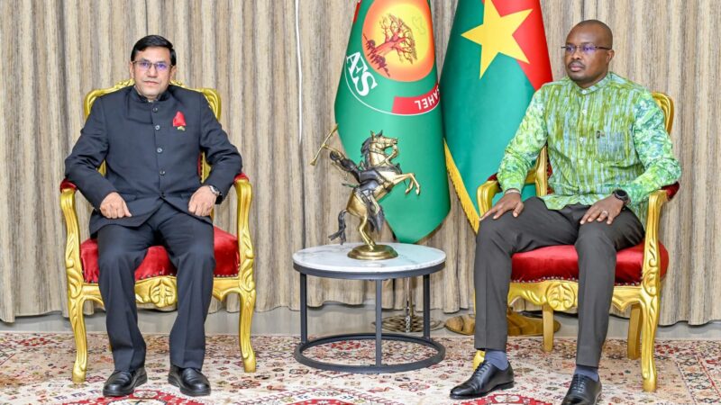 Coopération Burkina -Inde: l&rsquo;ambassadeur Om Prakash reçu à la Primature