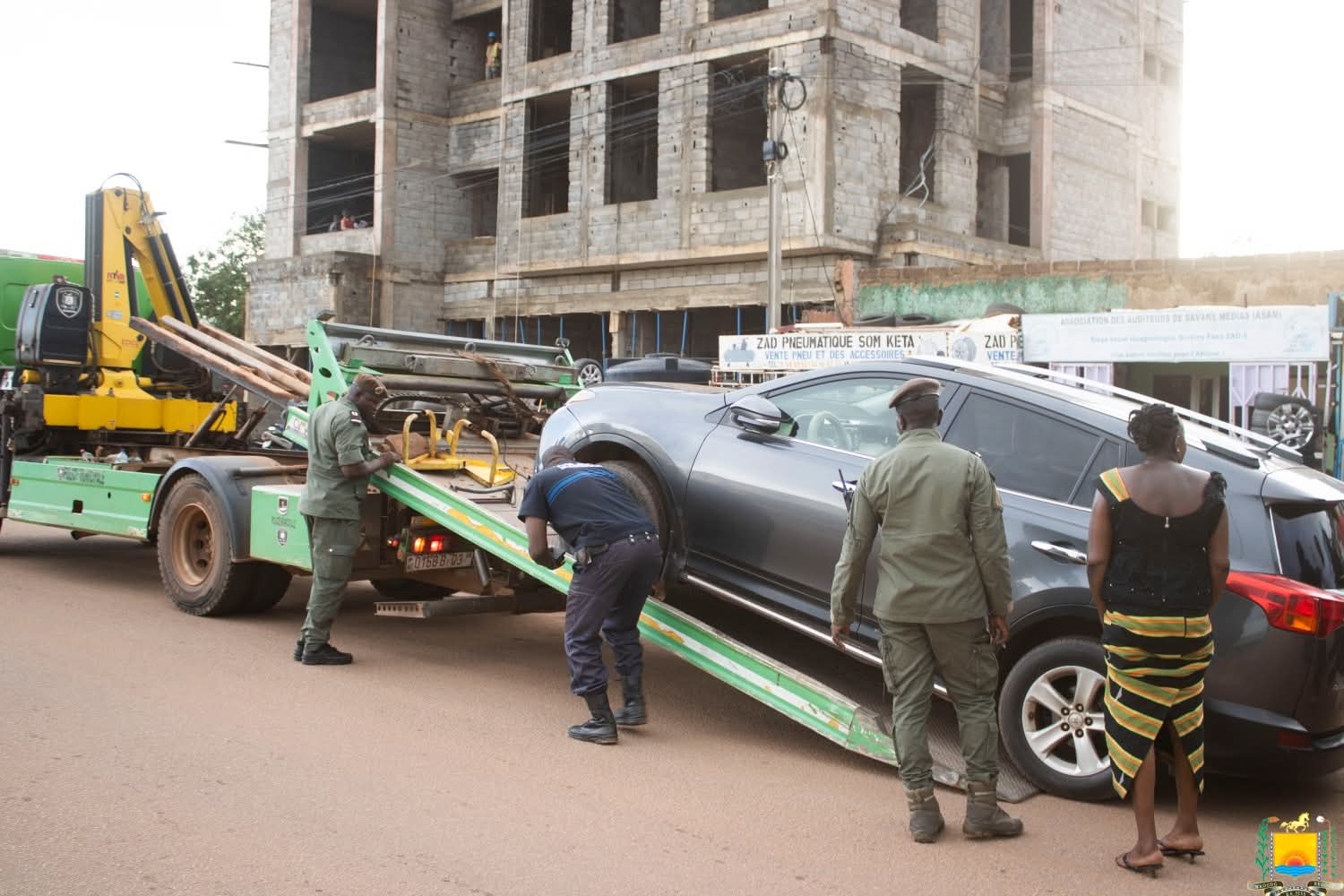 Stationnements anarchiques:la police municipale conjugue sensibilisation et répression
