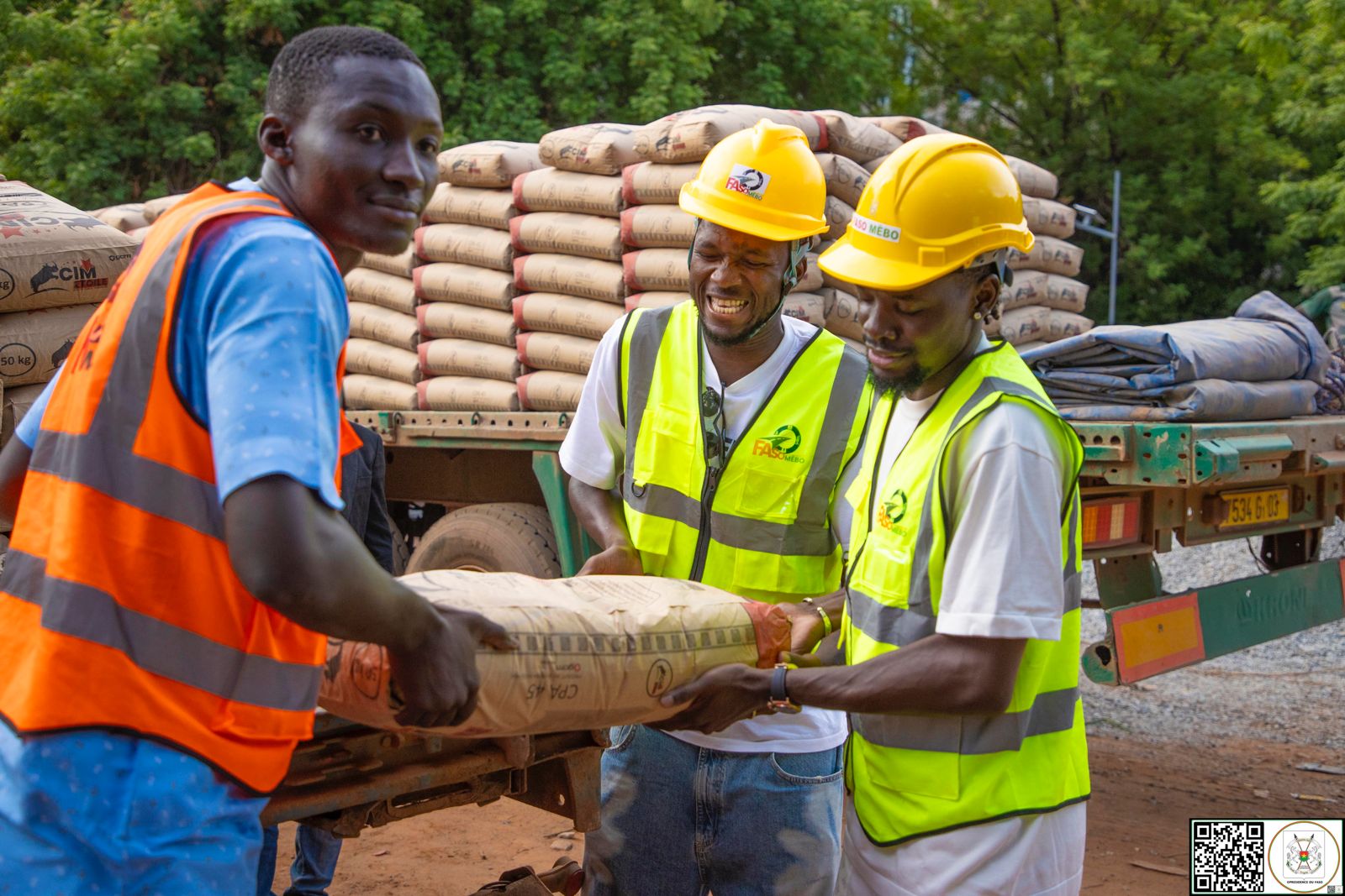 Initiative présidentielle Faso Mêbo:Bertrand TRAORÉ et Edmond TAPSOBA offrent 80 tonnes de ciment