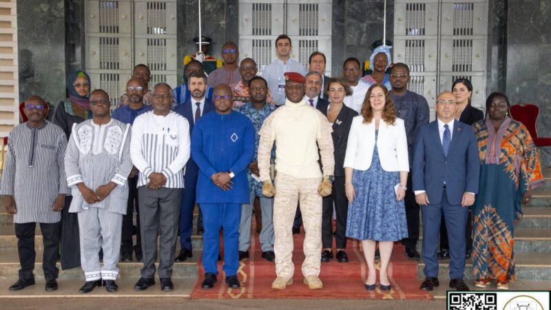 transplantation rénale au Burkina Faso:le président du Faso félicite l&rsquo;équipe médicale