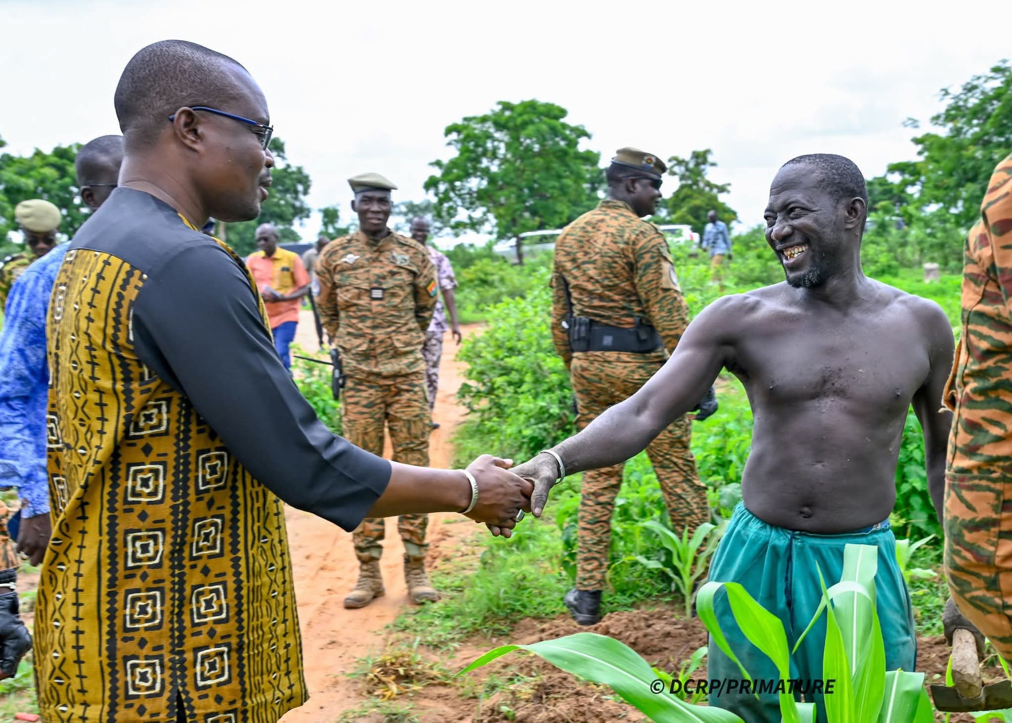 Campagne agricole :le Premier ministre encourage des producteurs du Djôrô