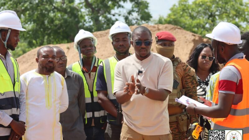 Construction du Centre médical communal de Pô et de l’amphithéâtre de Manga : sur injonction, les entreprises accélèrent les travaux 