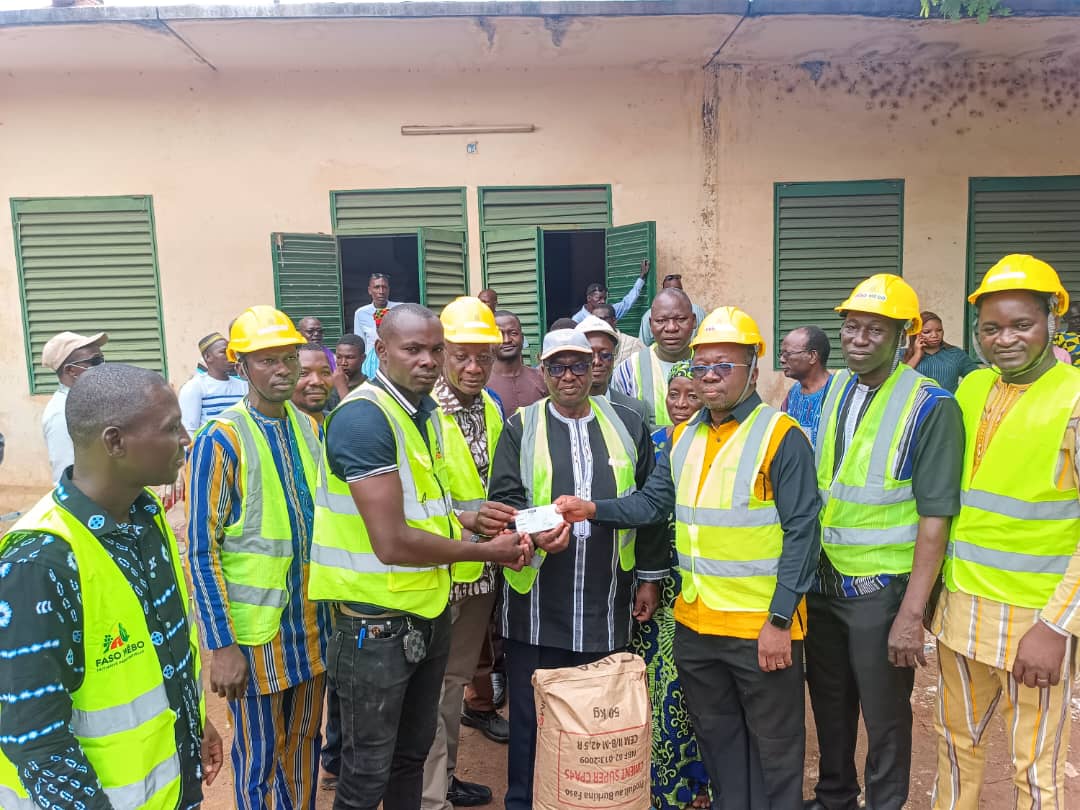 Faso Mêbo : dix tonnes de ciment offertes par la FEME et Campus pour Christ