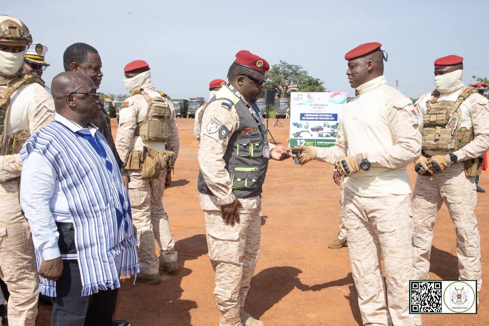INITIATIVE PRESIDENTIELLE FASO MÊBO:Le Capitaine Ibrahim TRAORÉ remet plus 700 engins