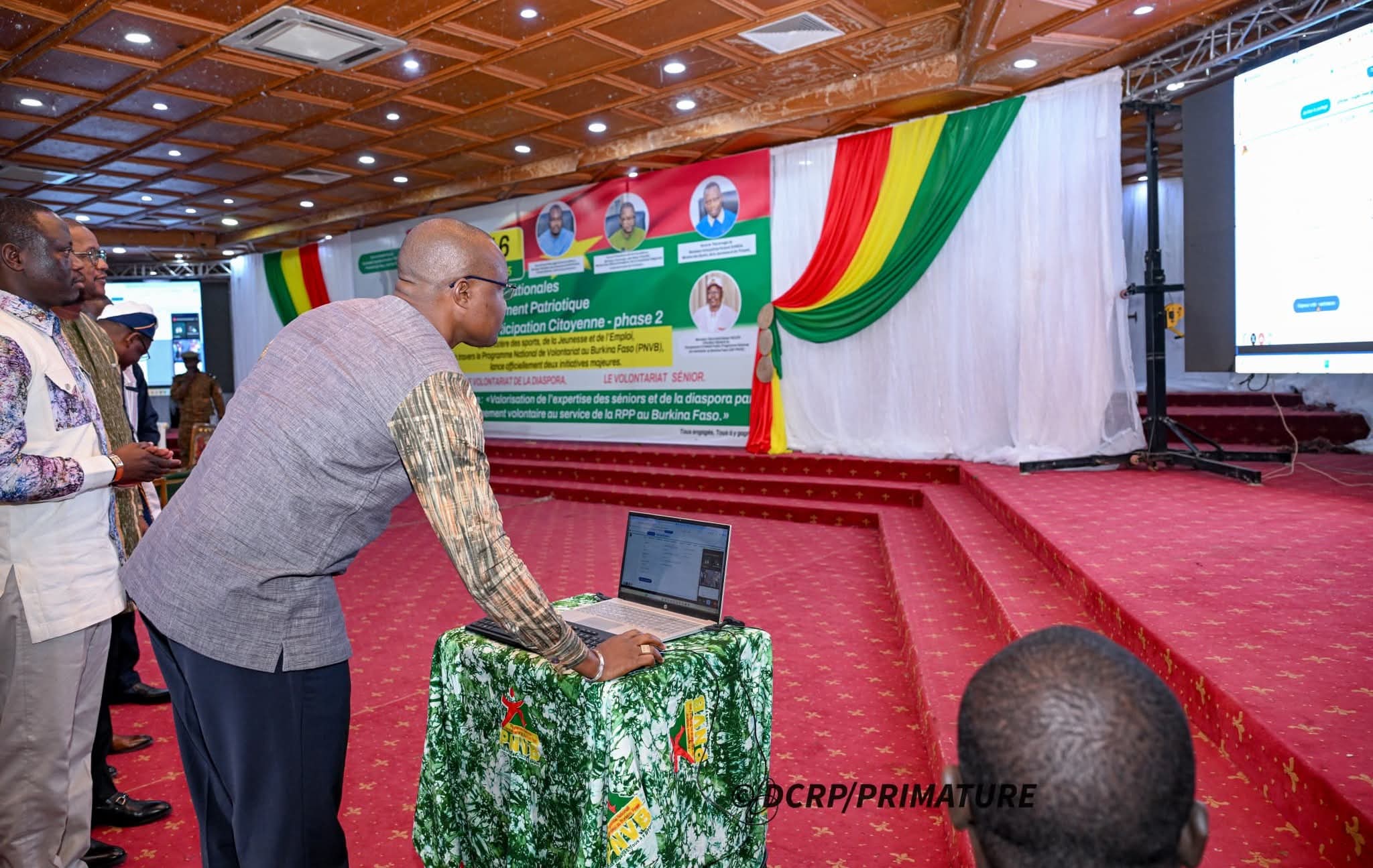 Volontariat national: le premier ministre lance les initiatives Senior et Diaspora