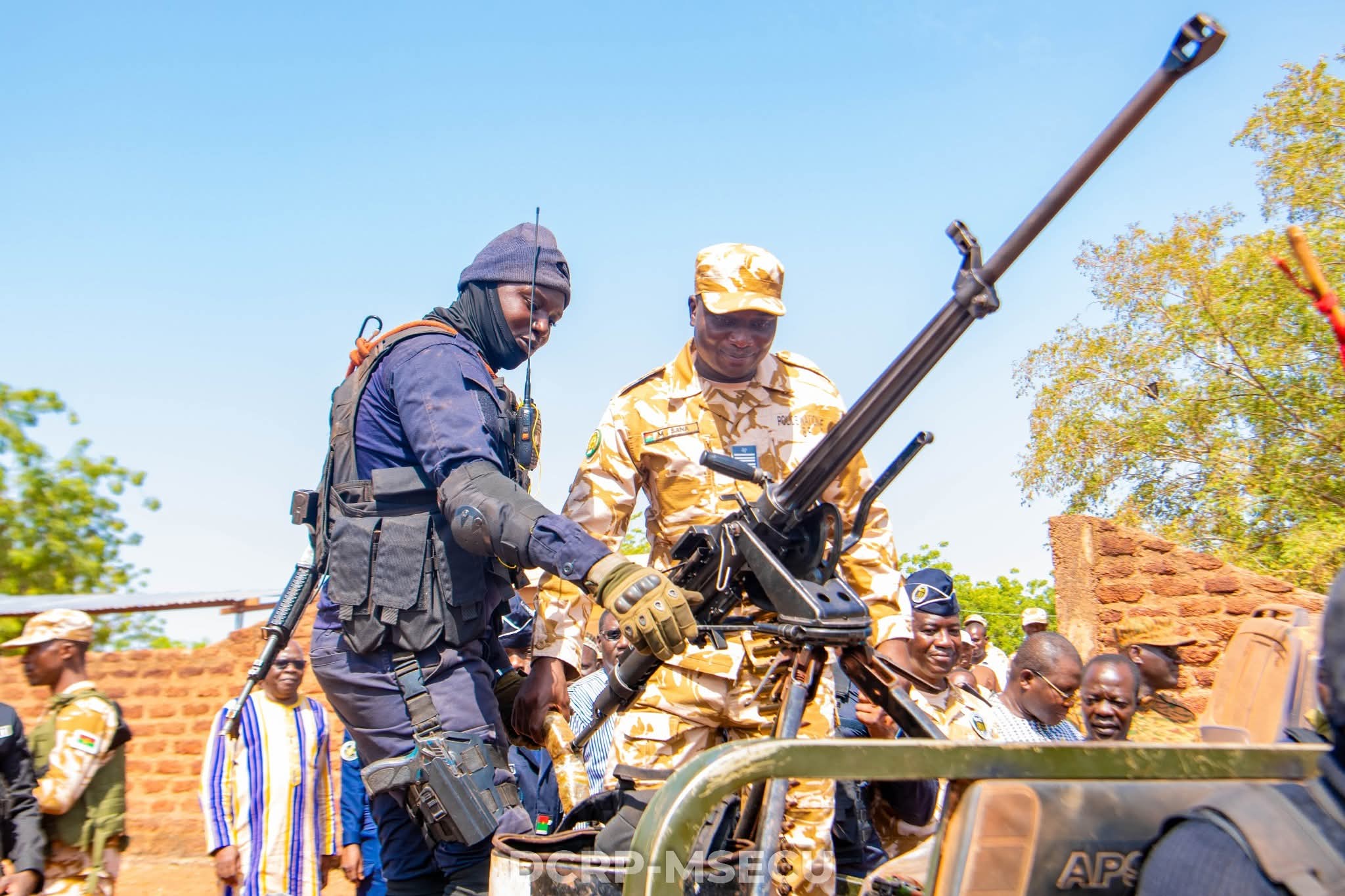 Burkina/Bam: le ministre de la sécurité encourage les FDS