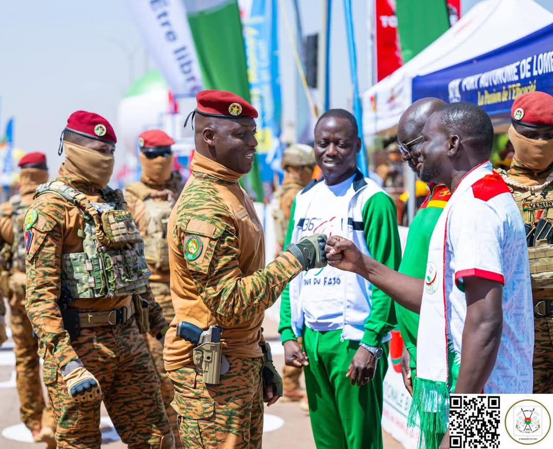 36e ÉDITION DU TOUR CYCLISTE INTERNATIONAL DU FASO : Le Président du Faso assiste à l’arrivée finale 
