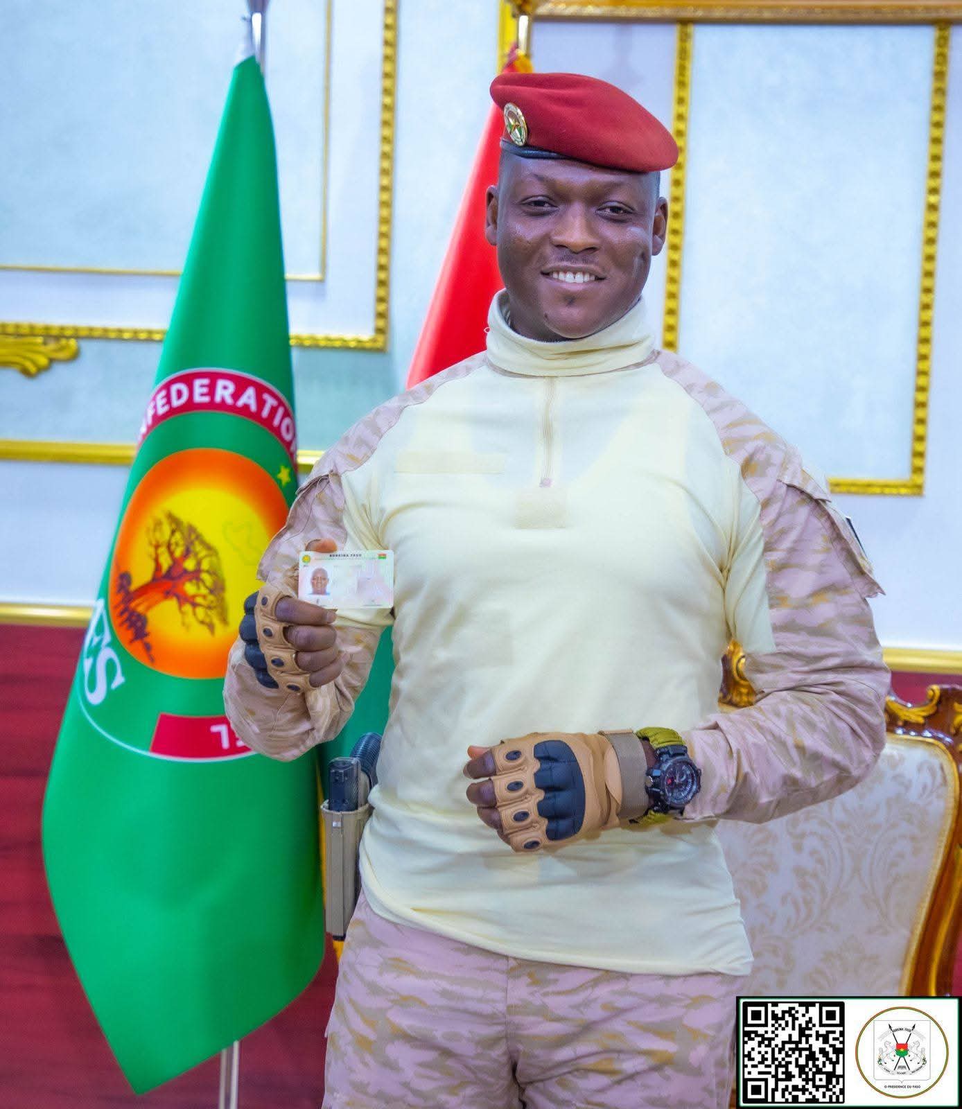 Carte d’identité biométrique AES au Burkina Faso : Au Capitaine Ibrahim TRAORÉ pour commencer