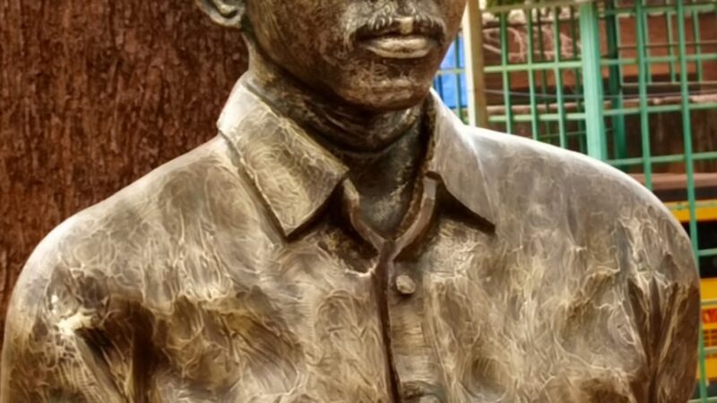 Commémoration du 27ᵉ anniversaire de l’assassinat de Norbert Zongo : le buste du journaliste rénové et réinstallé au Centre national de presse