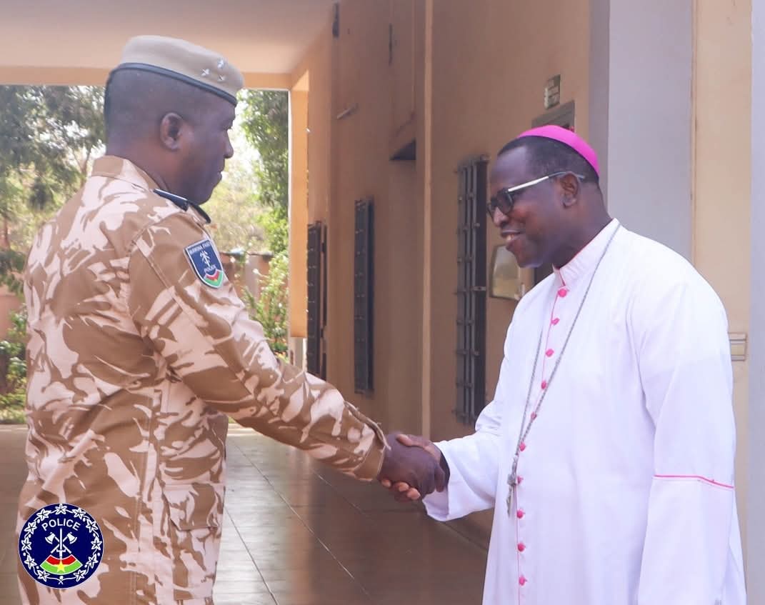 Le Directeur Général de la Police Nationale en visite chez l’Archevêque métropolitaine de Ouagadougou