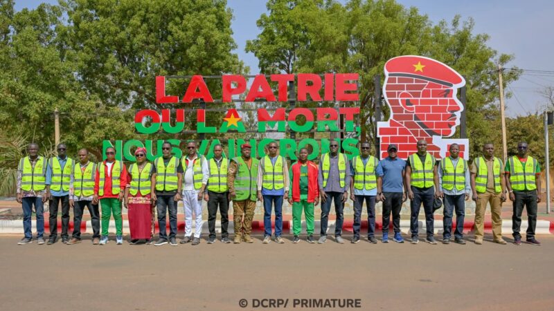 Aménagement de l&rsquo;avenue Thomas Sankara :les membres du gouvernement participent aux travaux
