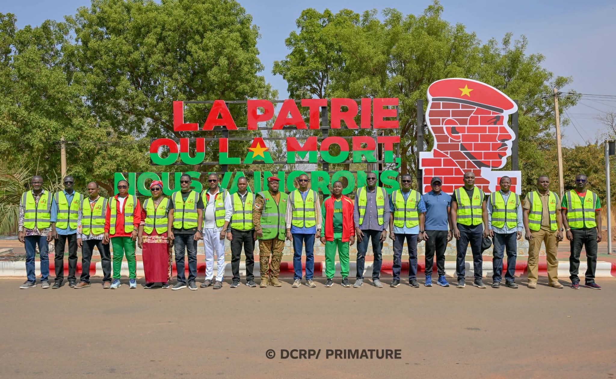 Aménagement de l&rsquo;avenue Thomas Sankara :les membres du gouvernement participent aux travaux