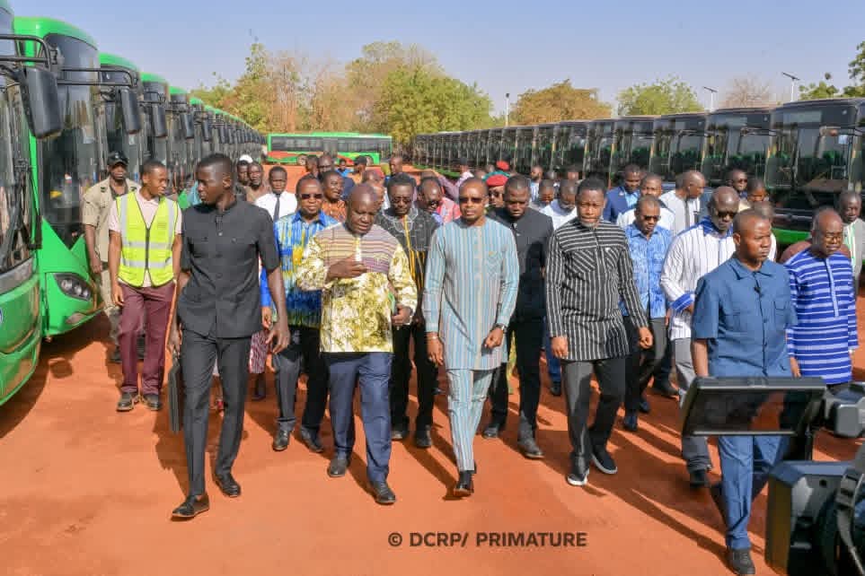 Mobilité urbaine : le Premier ministre remet un second lot de 375 bus à la SOTRACO