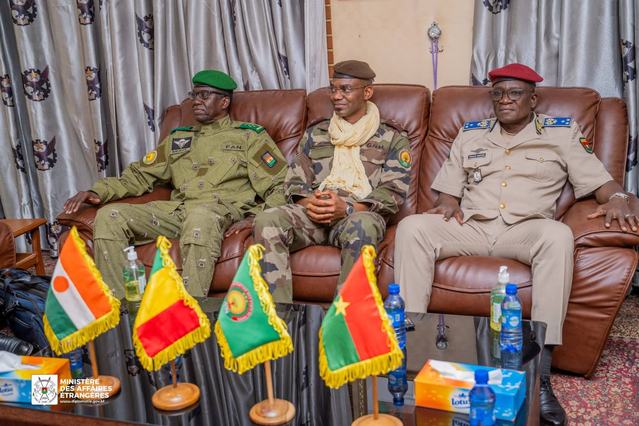 Réunion des ministres de la Confédération AES sur la feuille de route de l’AN II : arrivée des délégations malienne et nigérienne à Ouagadougou