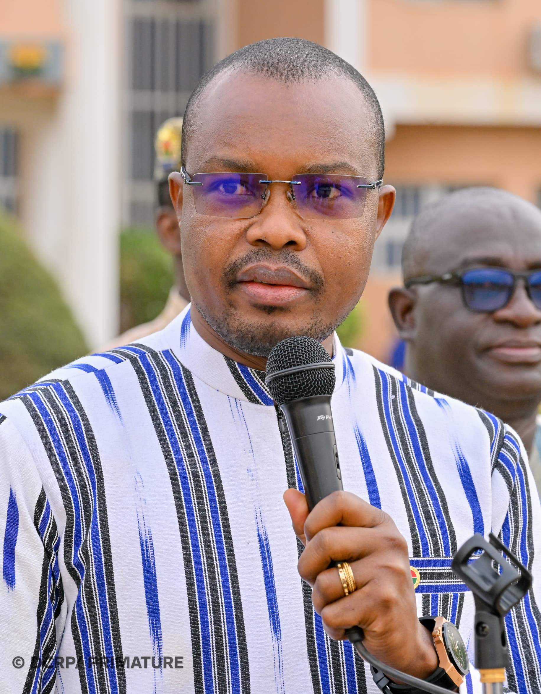 Montée des couleurs à la Primature : le Premier ministre appelle à intensifier l&rsquo;action gouvernementale au service des populations