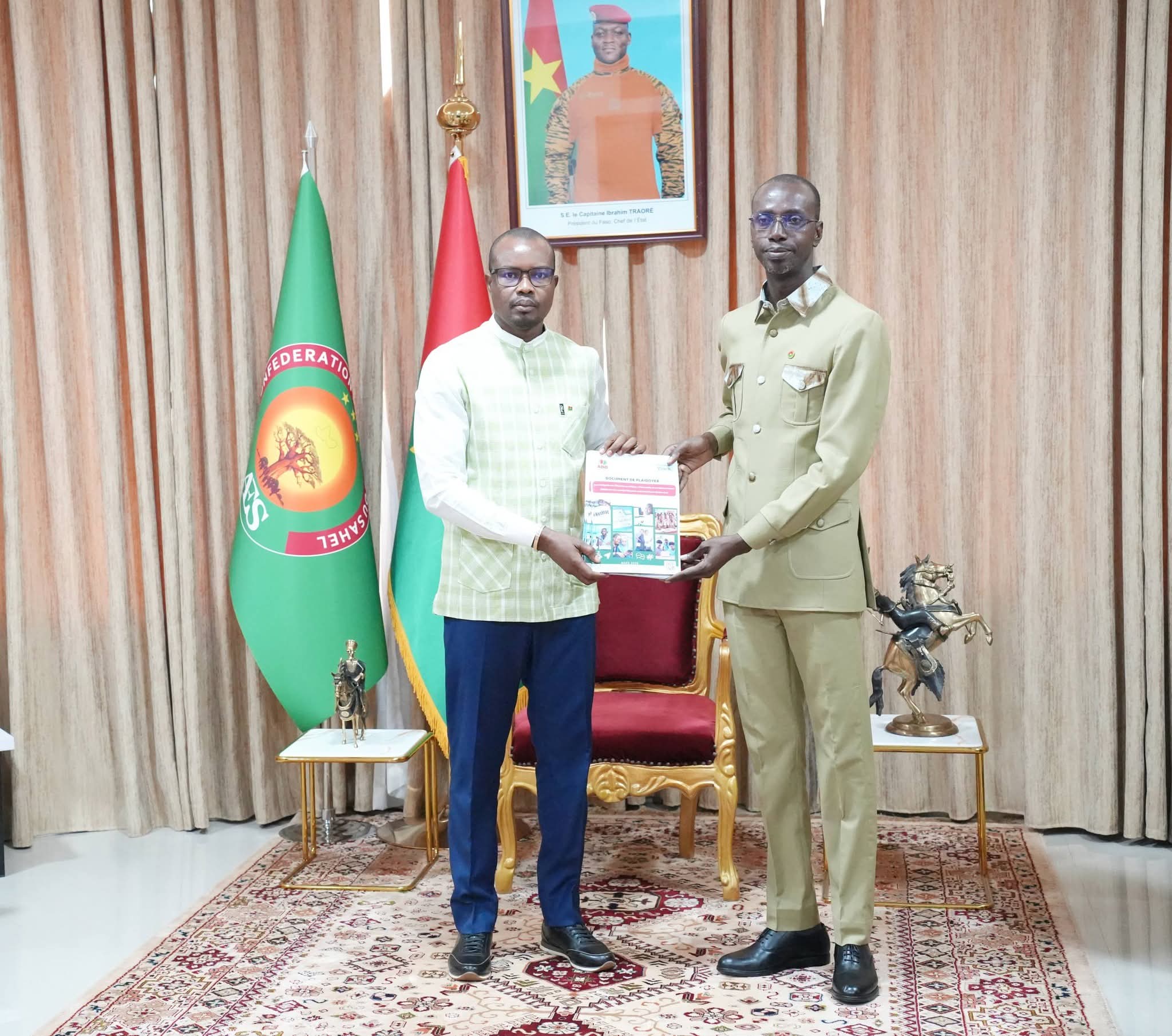 Éducation aux médias et au numérique : un projet novateur présenté au Premier ministre