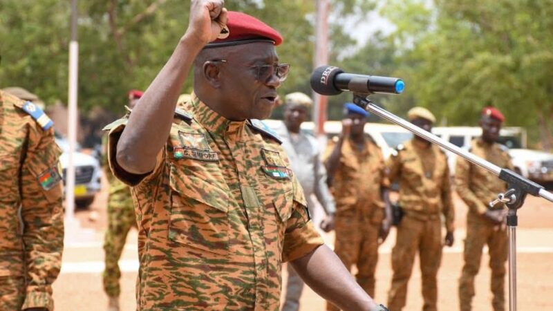 2ème Région Militaire : Le Ministre d&rsquo;État Célestin Simporé au contact des troupes à Sya 