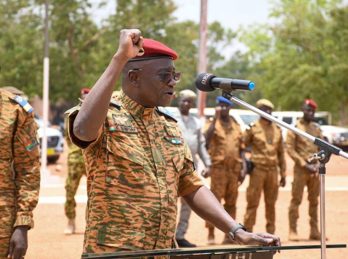 2ème Région Militaire : Le Ministre d&rsquo;État Célestin Simporé au contact des troupes à Sya 