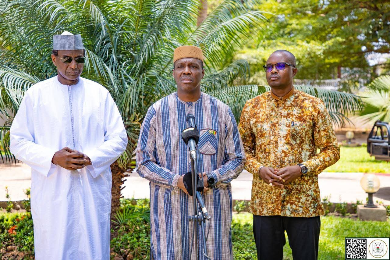 SÉJOUR DU PRÉSIDENT DU FASO À BOBO-DIOULASSO :Le Capitaine Ibrahim TRAORÉ échange avec les Premiers ministres de la Confédération AES autour de la problématique de la culture