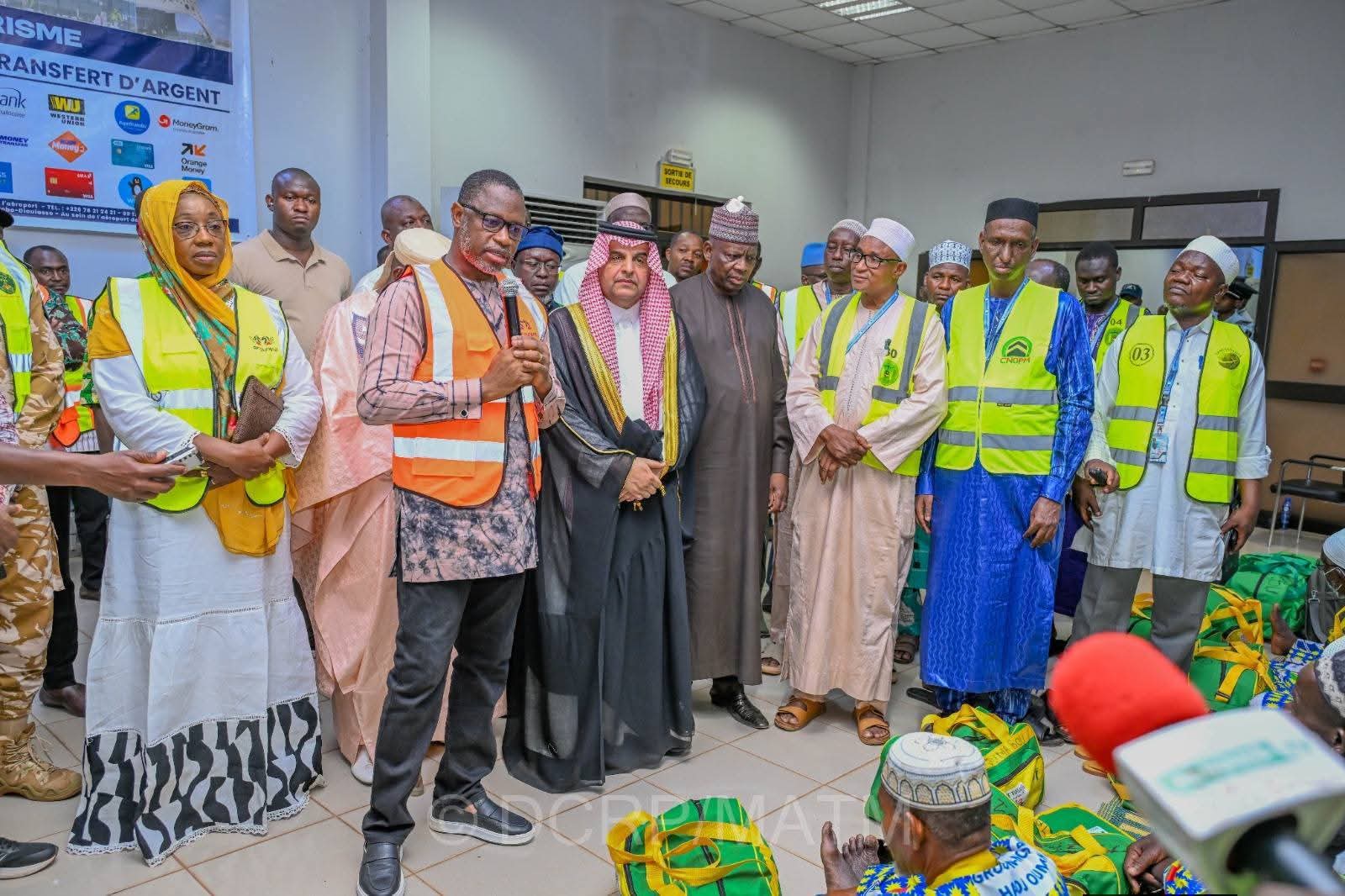 Vol inaugural du Hadj 2026 : 341 pèlerins ont quitté Ouagadougou pour Médine