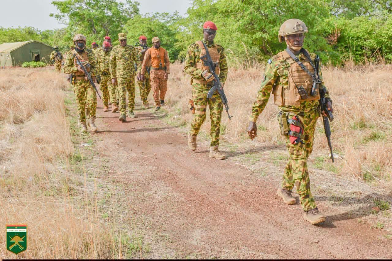TOURNÉE DU CHEF D’ÉTAT-MAJOR DE L’ARMÉE DE TERRE DANS LA 5ᵉ RÉGION MILITAIRE : UN MESSAGE DE CONFIANCE, DE COHÉSION ET DE VIGILANCE AUX TROUPES