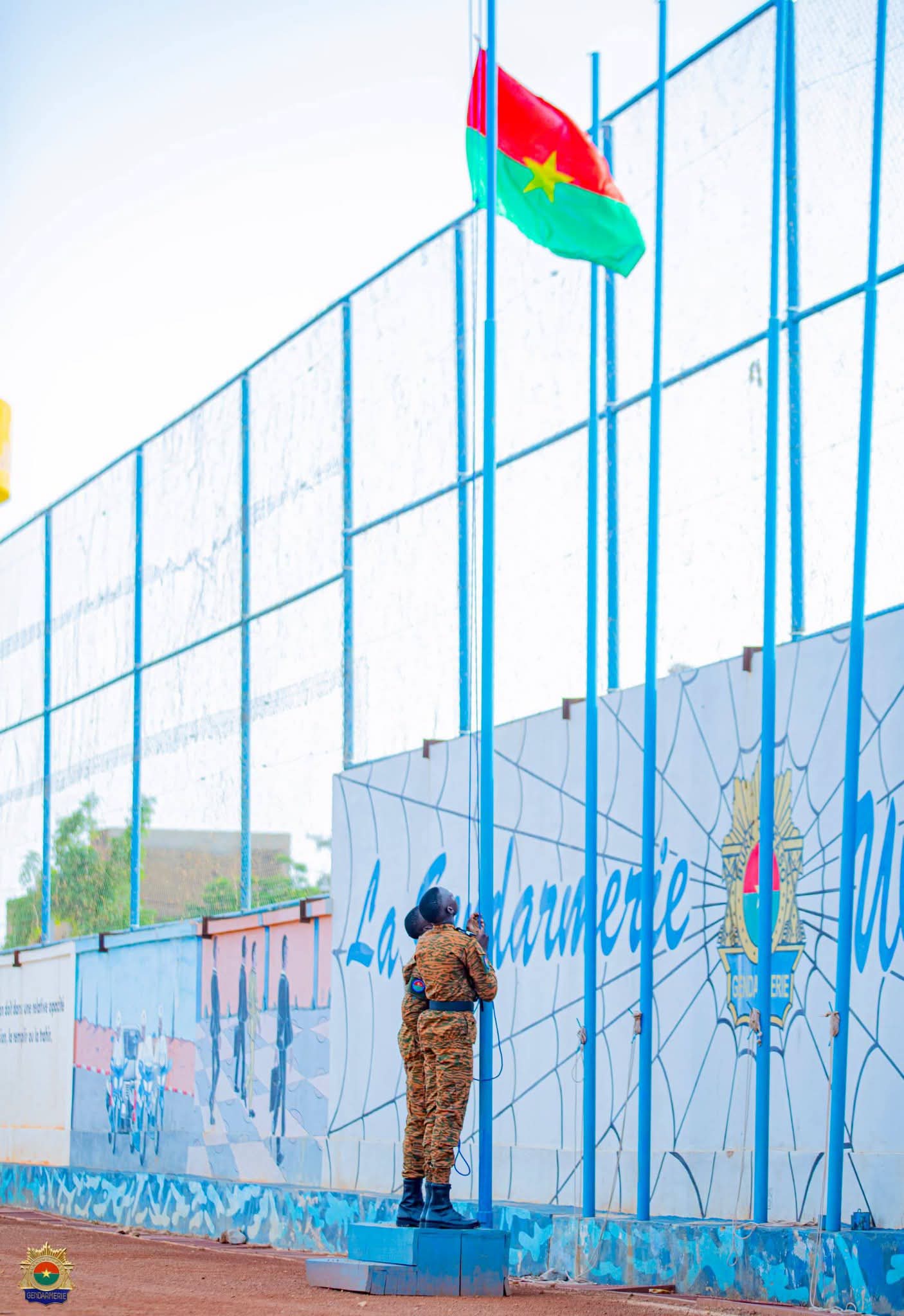 Cérémonie mensuelle de montée des couleurs de la Garnison de Ouagadougou : unité, résilience et engagement des Forces combattantes