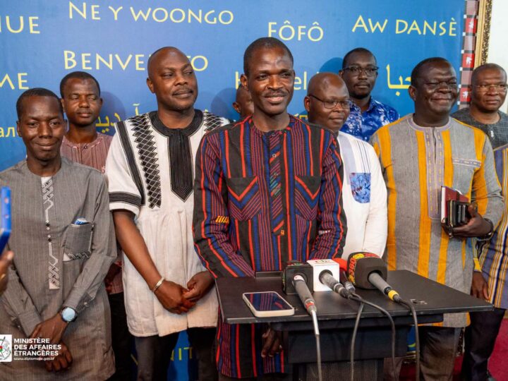 Rupture diplomatique Burkina Faso-République française : le ministre des Affaires étrangères reçoit les diplomates burkinabè au complet de retour de Paris
