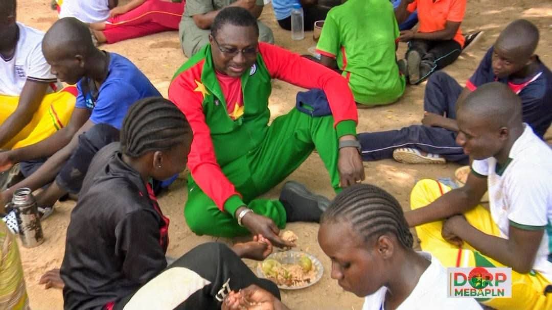 IMMERSION PATRIOTIQUE : AUTOUR DU REPAS, LE MEBAPLN TRANSMET LES VALEURS DE SOLIDARITÉ