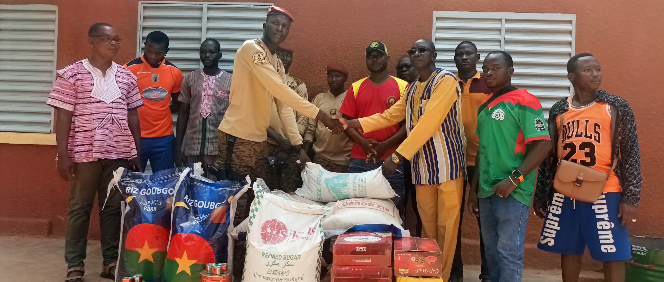 Solidarité : les ressortissants de Bangassogo, commune de Kiembara apportent leur soutien aux forces combattantes