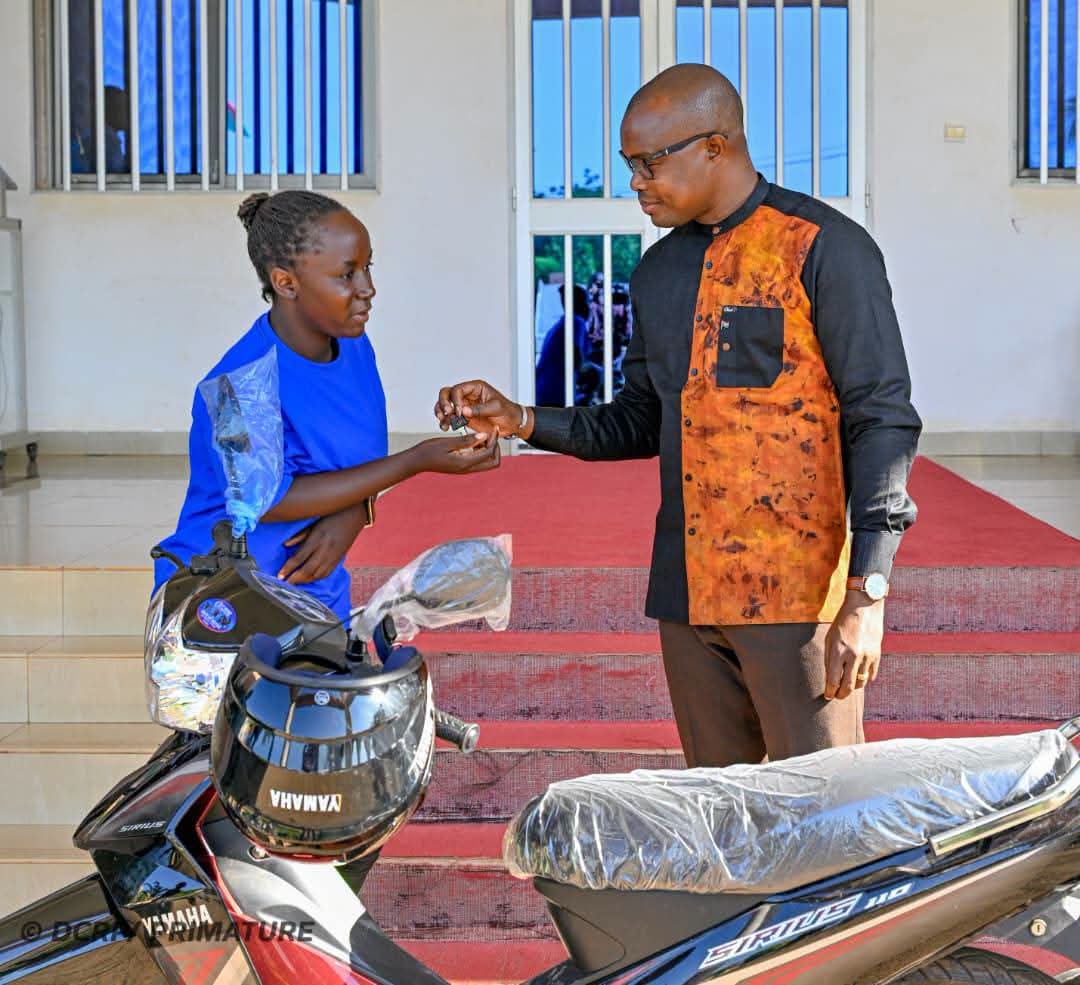 Humilité, dignité et persévérance : le Premier ministre célèbre l&rsquo;exemple de Bénéwendé