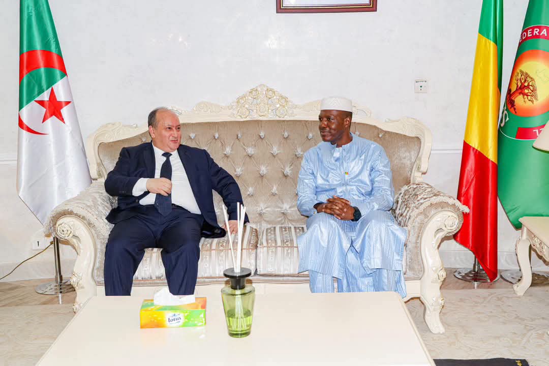 Diplomatie : le Premier ministre algérien en visite officielle au Mali