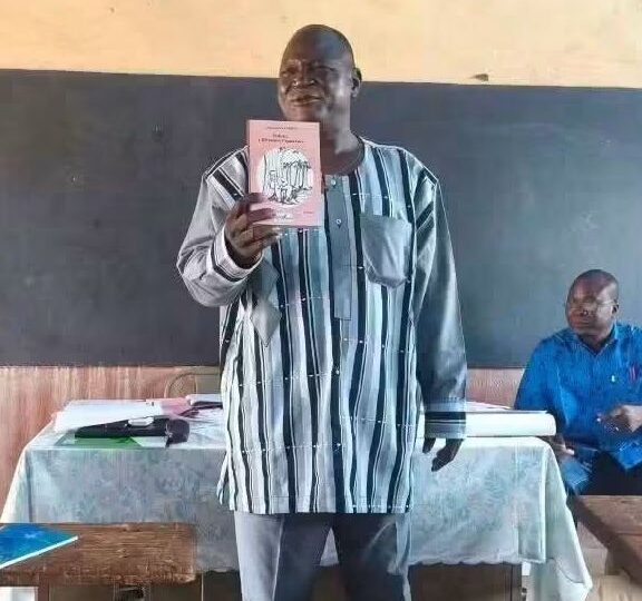 BURKINA FASO : ENLEVÉ PAR DES HOMMES ARMÉS, IL TRANSFORME SON ÉPREUVE EN UN ROMAN POUR LA PAIX