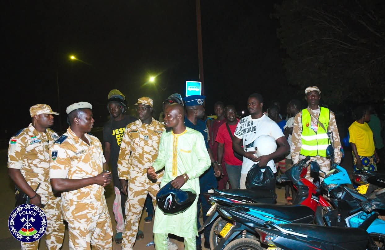 Port obligatoire du casque dans la ville de Ouagadougou: Le Directeur Régional de la Police Nationale du Kadiogo s’assure de son effectivité à travers une sortie nocture. 